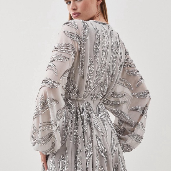 Glamorous dress - Picture 3 of 5